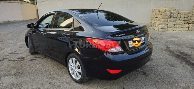 Hyundai Accent-5