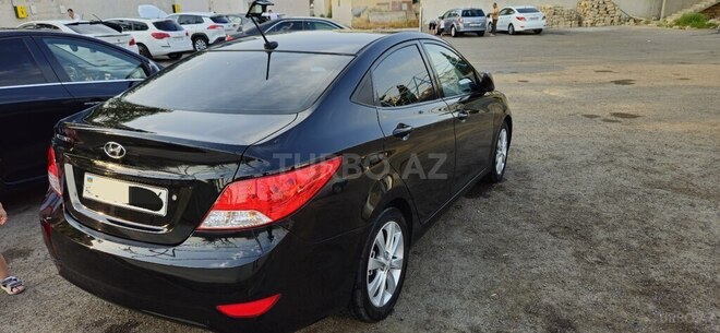 Hyundai Accent-15