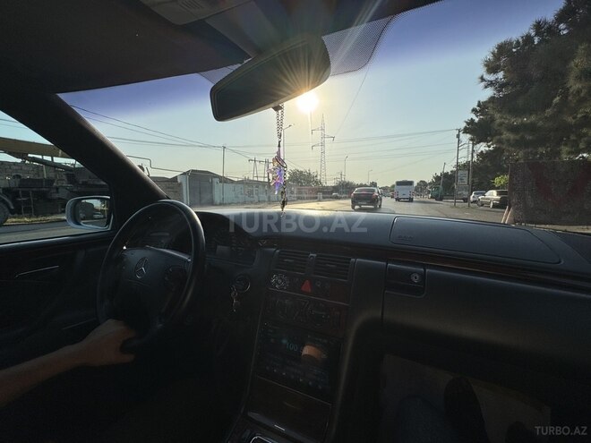 Mercedes E 240 1999, 320,000 km - 2.4 l - Bakı