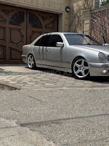 Mercedes E 240 1999, 320,000 km - 2.4 l - Bakı