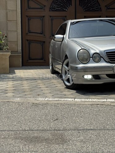 Mercedes E 240 1999, 320,000 km - 2.4 l - Bakı