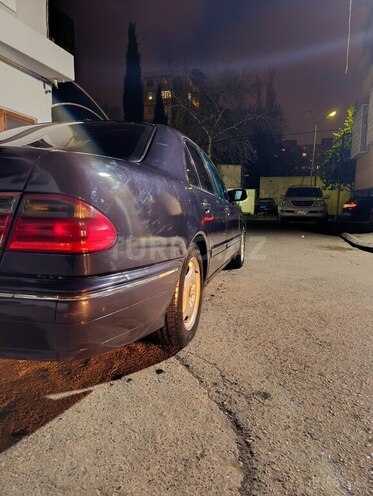 Mercedes E 270 2000, 385,000 km - 2.7 l - Bakı