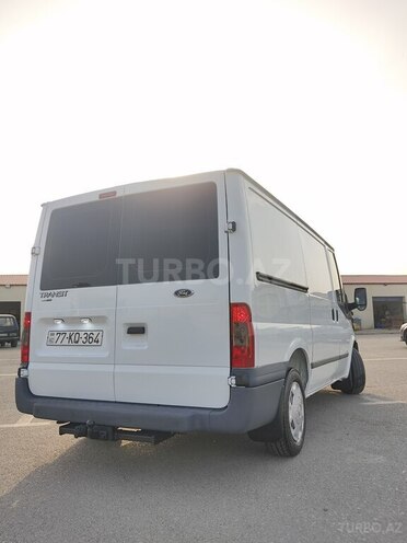 Ford Transit-7
