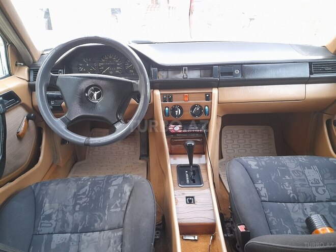 Mercedes E 250 1988, 281,405 km - 2.5 l - Astara