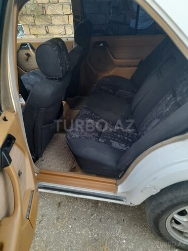 Mercedes E 250 1988, 281,405 km - 2.5 l - Astara