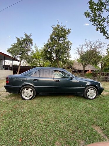 Mercedes C 240 1997, 566,425 km - 2.4 л - Zaqatala