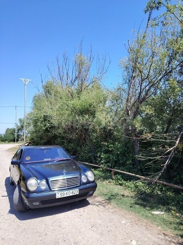 Mercedes E 240 1998, 445,699 km - 2.4 l - Xaçmaz