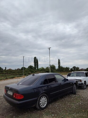 Mercedes E 240 1998, 445,699 km - 2.4 l - Xaçmaz