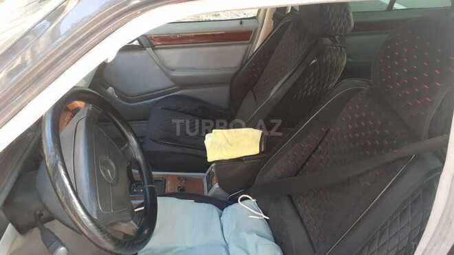 Mercedes E 220 1993, 323,900 km - 2.2 л - Şəmkir