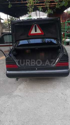Mercedes E 220 1993, 323,900 km - 2.2 л - Şəmkir