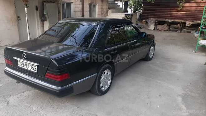 Mercedes E 220 1993, 323,900 km - 2.2 л - Şəmkir