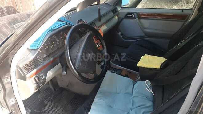 Mercedes E 220 1993, 323,900 km - 2.2 л - Şəmkir