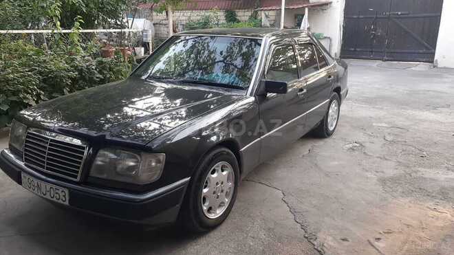 Mercedes E 220 1993, 323,900 km - 2.2 л - Şəmkir