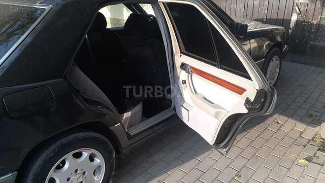 Mercedes E 220 1993, 323,900 km - 2.2 л - Şəmkir