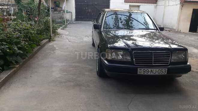 Mercedes E 220 1993, 323,900 km - 2.2 л - Şəmkir