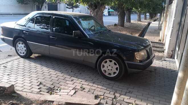 Mercedes E 220 1993, 323,900 km - 2.2 л - Şəmkir