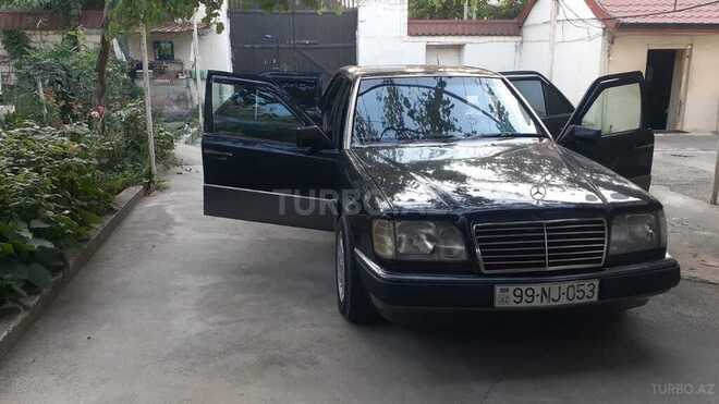 Mercedes E 220 1993, 323,900 km - 2.2 л - Şəmkir