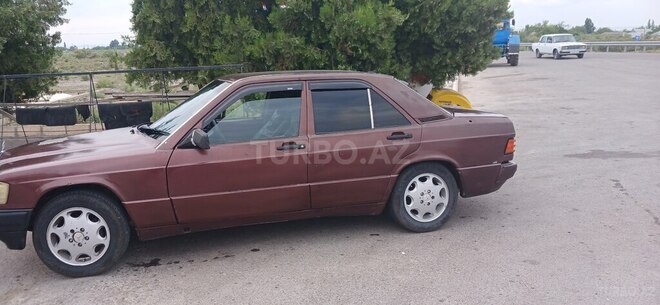 Mercedes 190 1990, 300,173 km - 0.6 l - Ucar
