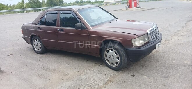 Mercedes 190 1990, 300,173 km - 0.6 l - Ucar