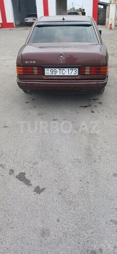 Mercedes 190 1990, 300,173 km - 0.6 l - Ucar