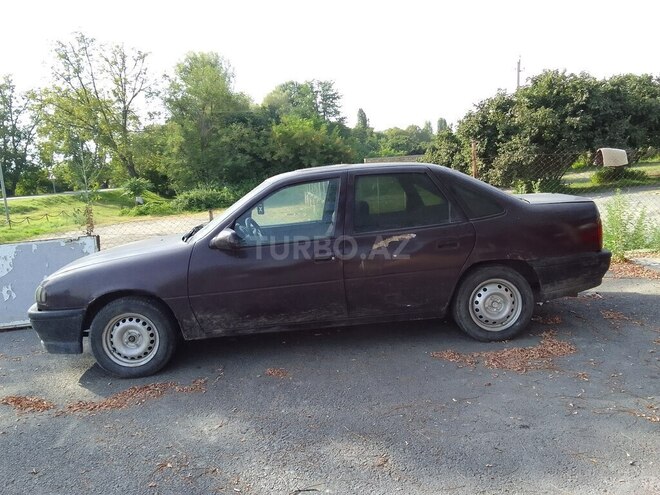 Opel Vectra 1992, 360,000 km - 1.6 l - Zaqatala