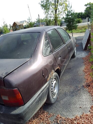 Opel Vectra 1992, 360,000 km - 1.6 l - Zaqatala