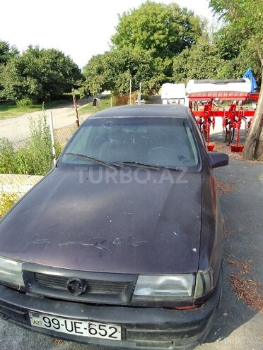Opel Vectra 1992, 360,000 km - 1.6 l - Zaqatala