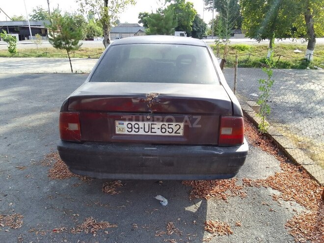 Opel Vectra 1992, 360,000 km - 1.6 l - Zaqatala
