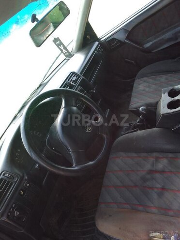 Opel Vectra 1992, 360,000 km - 1.6 l - Zaqatala