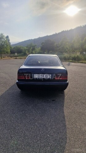 Mercedes E 320 1995, 265,000 km - 3.2 l - Qusar