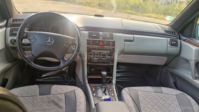 Mercedes E 320 1995, 265,000 km - 3.2 l - Qusar