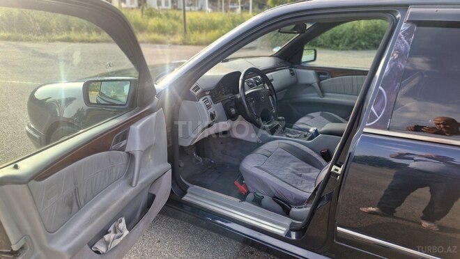 Mercedes E 320 1995, 265,000 km - 3.2 l - Qusar