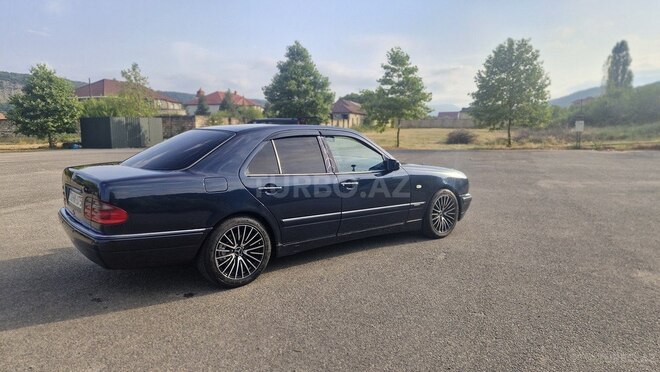 Mercedes E 320 1995, 265,000 km - 3.2 l - Qusar
