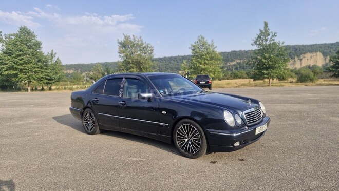 Mercedes E 320 1995, 265,000 km - 3.2 l - Qusar