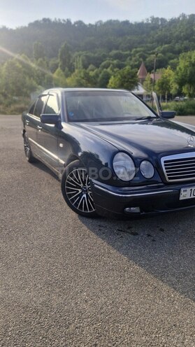 Mercedes E 320 1995, 265,000 km - 3.2 l - Qusar