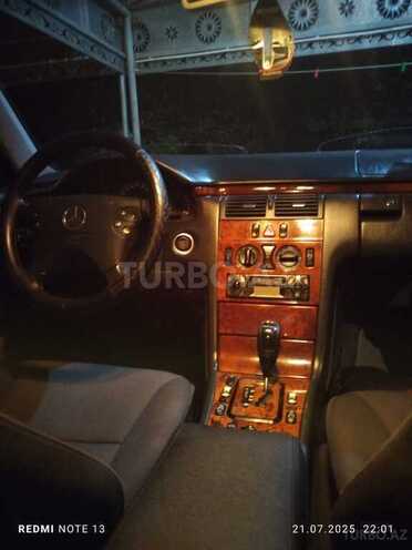 Mercedes E 240 1999, 180,000 km - 2.4 l - Beyləqan