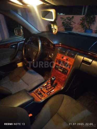 Mercedes E 240 1999, 180,000 km - 2.4 l - Beyləqan
