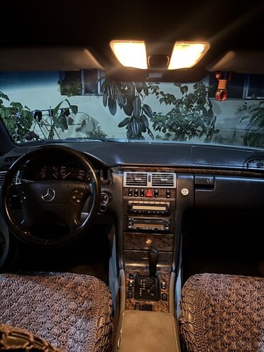 Mercedes E 240 1997, 280,000 km - 2.4 l - Şəmkir