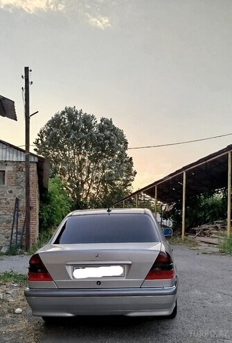 Mercedes C 240 1997, 277,000 km - 2.4 l - Şəki