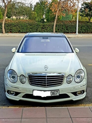 Mercedes E 280-1