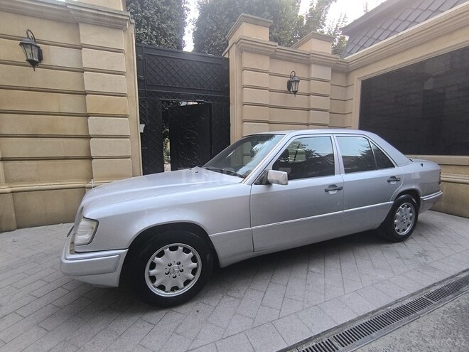 Mercedes E 220 1995, 271,000 km - 2.2 l - Bakı