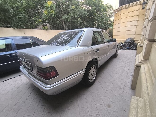 Mercedes E 220 1995, 271,000 km - 2.2 l - Bakı