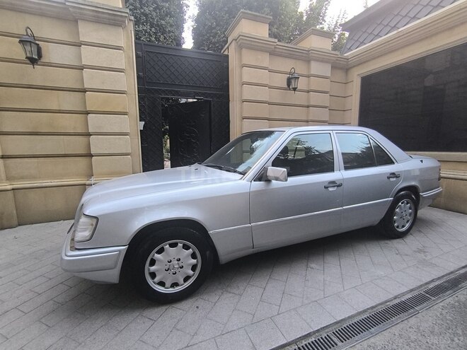 Mercedes E 220 1995, 271,000 km - 2.2 l - Bakı