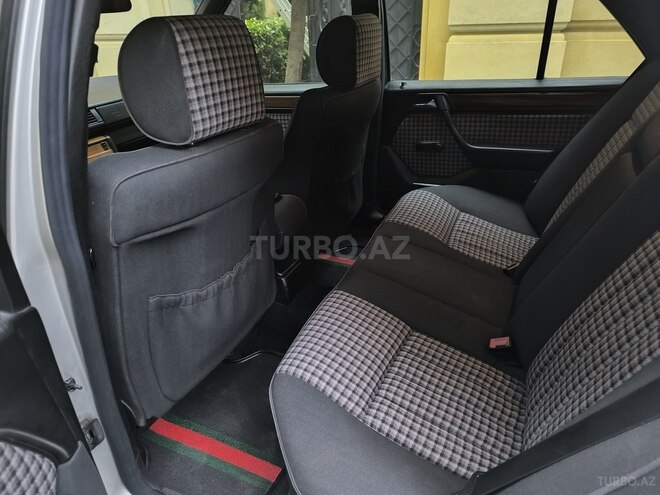 Mercedes E 220 1995, 271,000 km - 2.2 l - Bakı