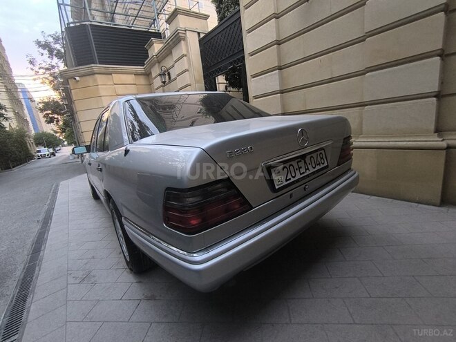 Mercedes E 220 1995, 271,000 km - 2.2 l - Bakı
