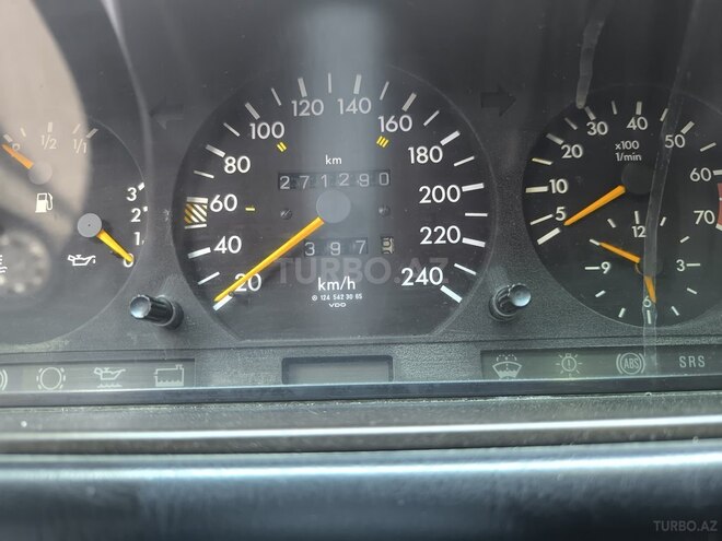 Mercedes E 220 1995, 271,000 km - 2.2 l - Bakı