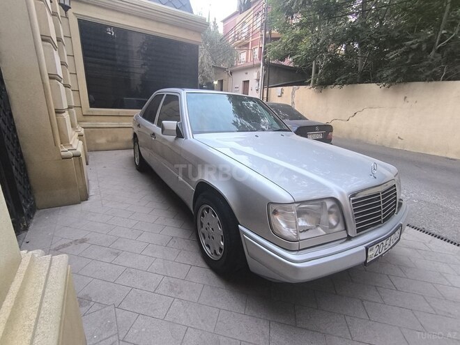 Mercedes E 220 1995, 271,000 km - 2.2 l - Bakı