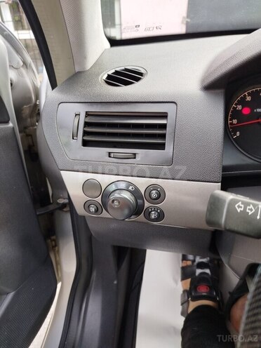 Opel Astra 2004, 203,000 km - 1.4 l - Qax