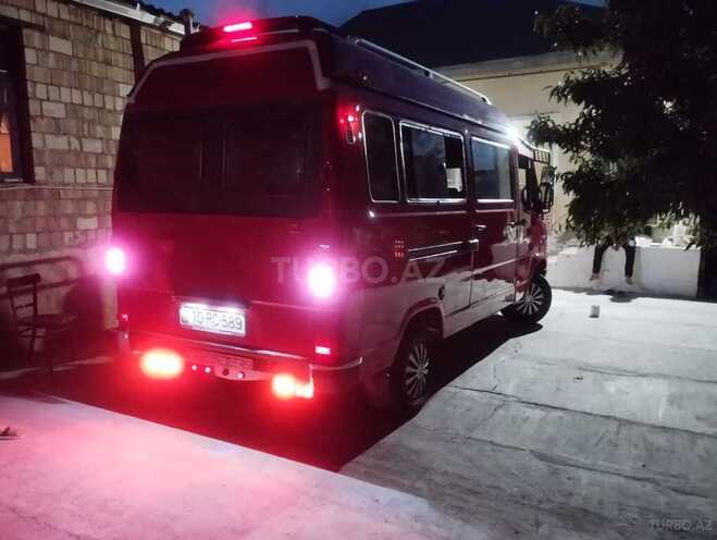 Mercedes 208 D 1993, 227,800 km - 2.9 l - Siyəzən