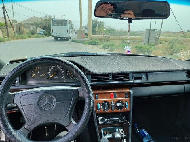 Mercedes E 220 1993, 457,000 km - 2.2 l - Bakı
